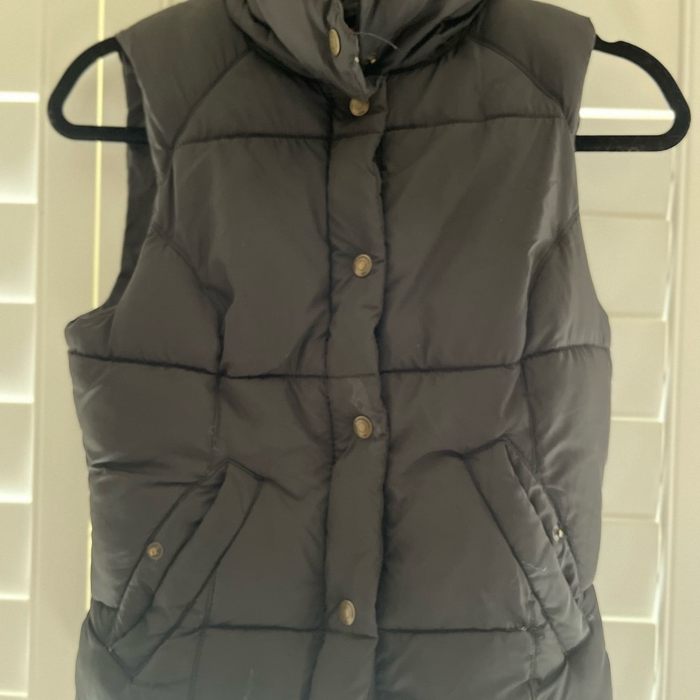 HM navy puffer vest